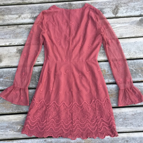 Forever 21 Lace Sleeved V Neck Dress - Picture 7 of 9